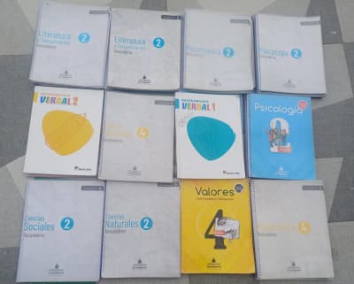 Libros escolares a medio uso