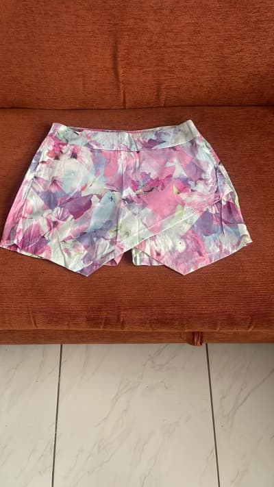 Short Falda con Estampado Floral