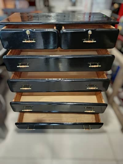 Cajonera Elegante Negra con Llaves