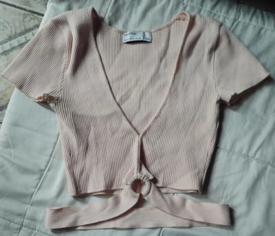 Top Bershka Rosa con Nudo Frontal