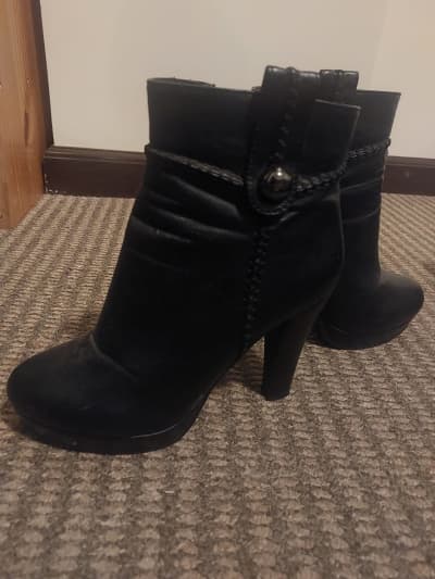 Botines Negros de Tacón Elegantes