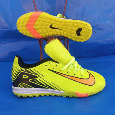 Chuteras Nike Mercurial Neón