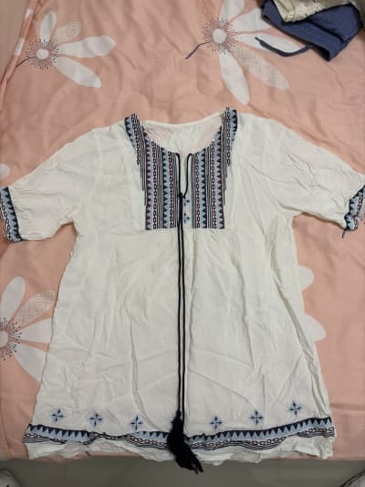 Blusa Blanca con Bordado Étnico
