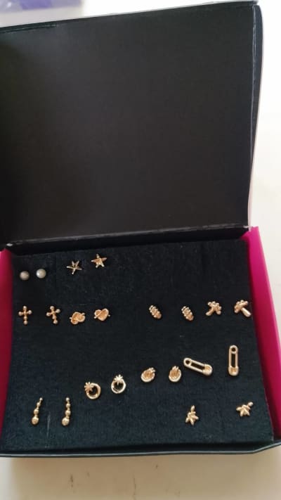 Set de Aretes Variados Color Dorado