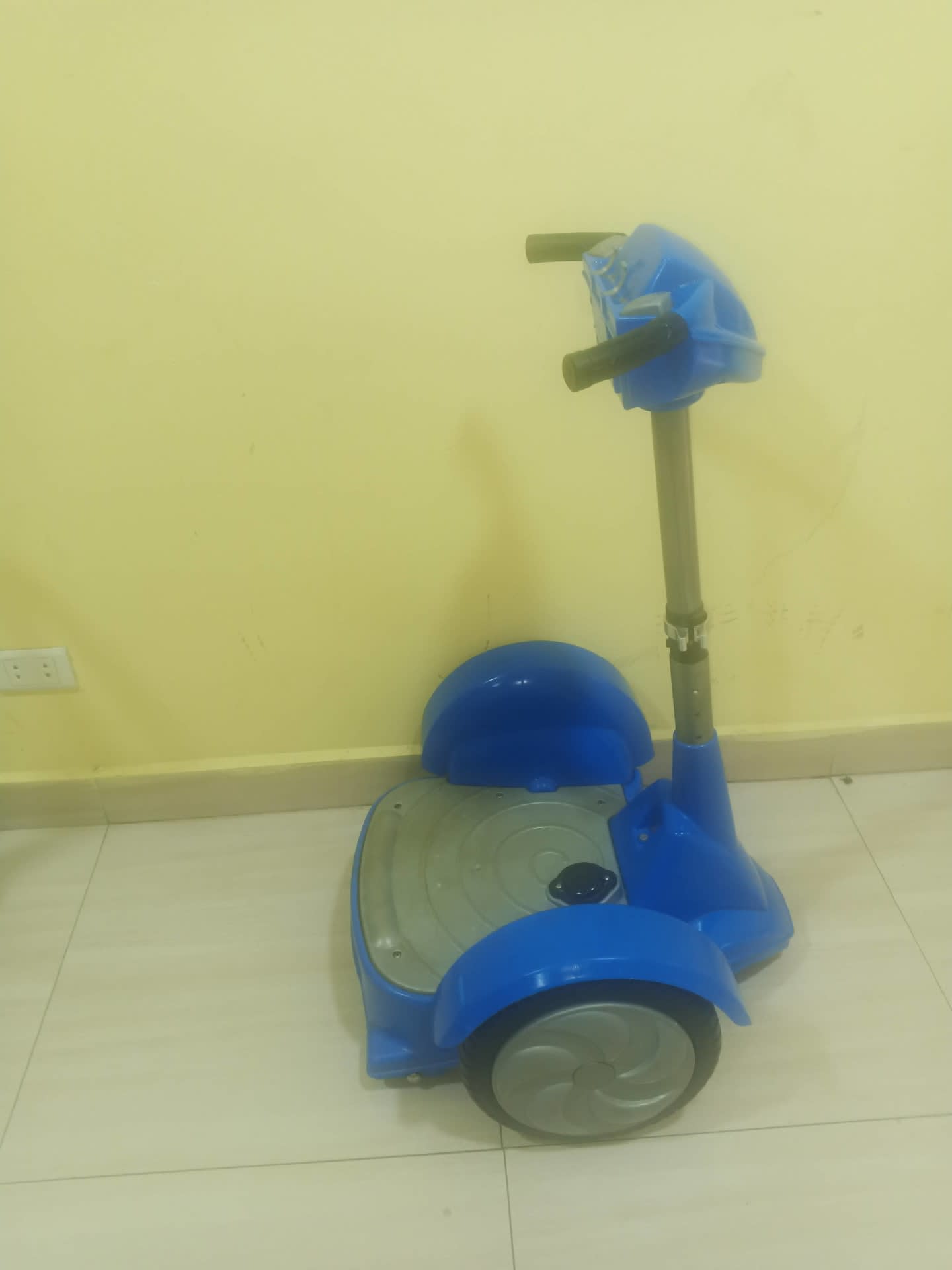 Escuter Eléctrico para niños — imagen 2