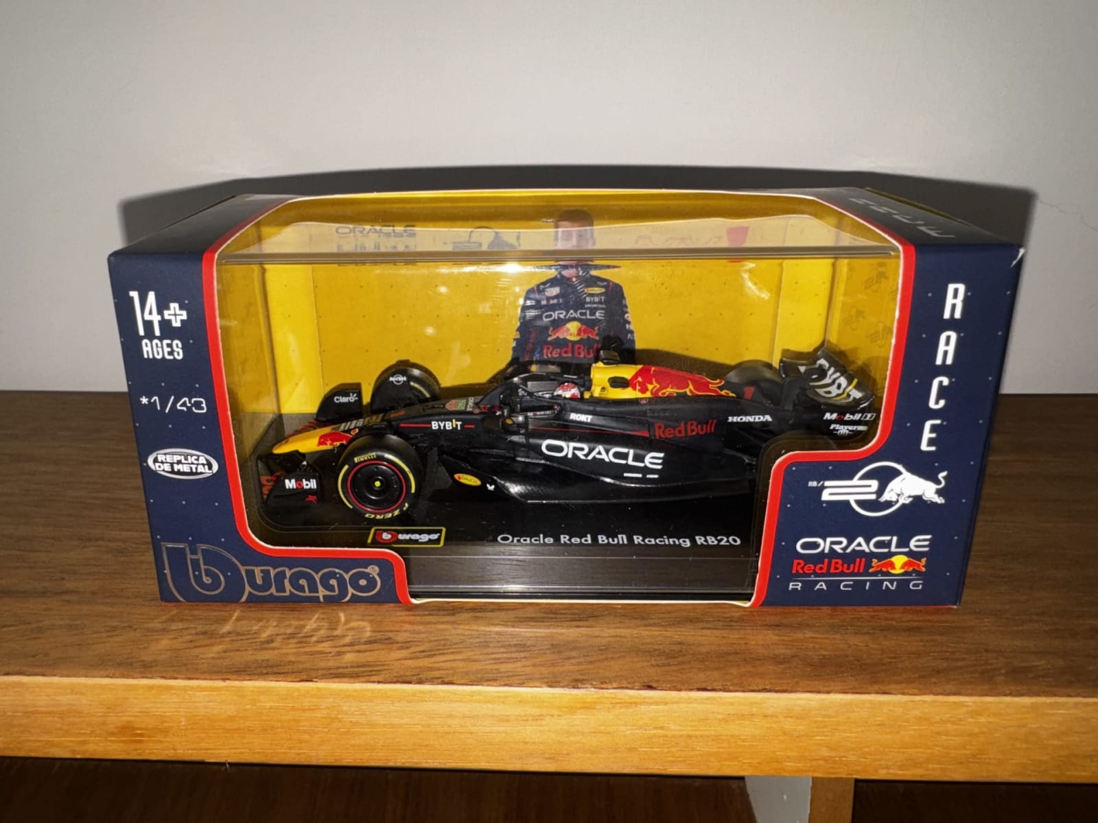 F1 a escala 1/43 burago RED BULL nuevo