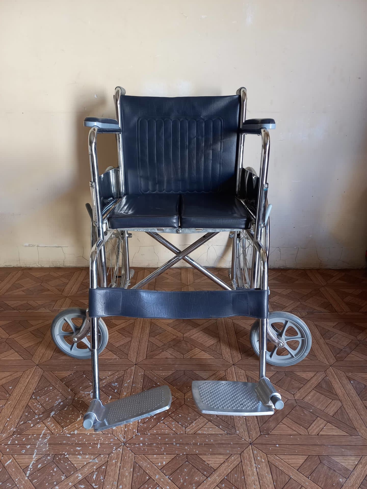 Silla de Ruedas Manual Resistente — imagen 2