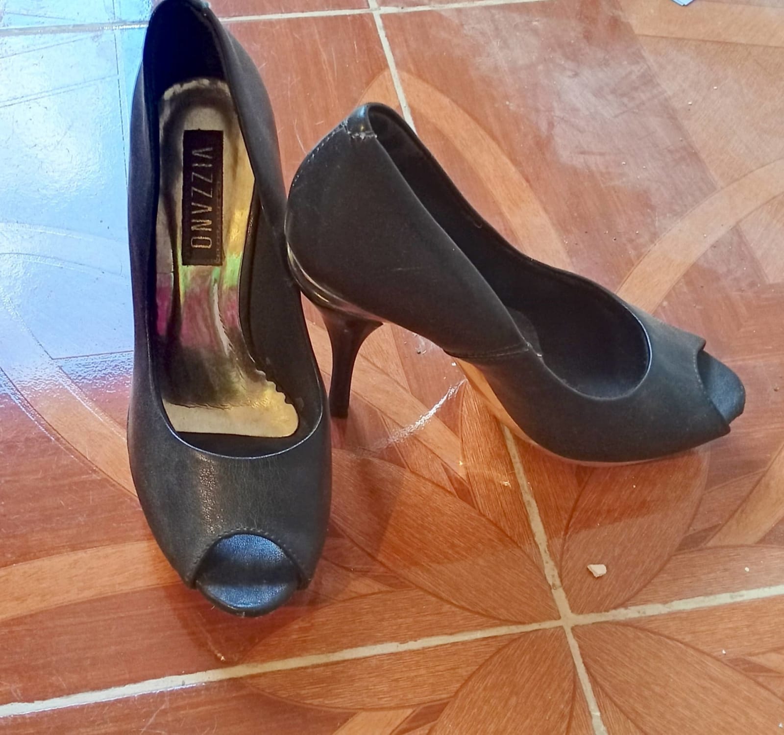 Tacones negros punta abierta y cerrada — imagen 3
