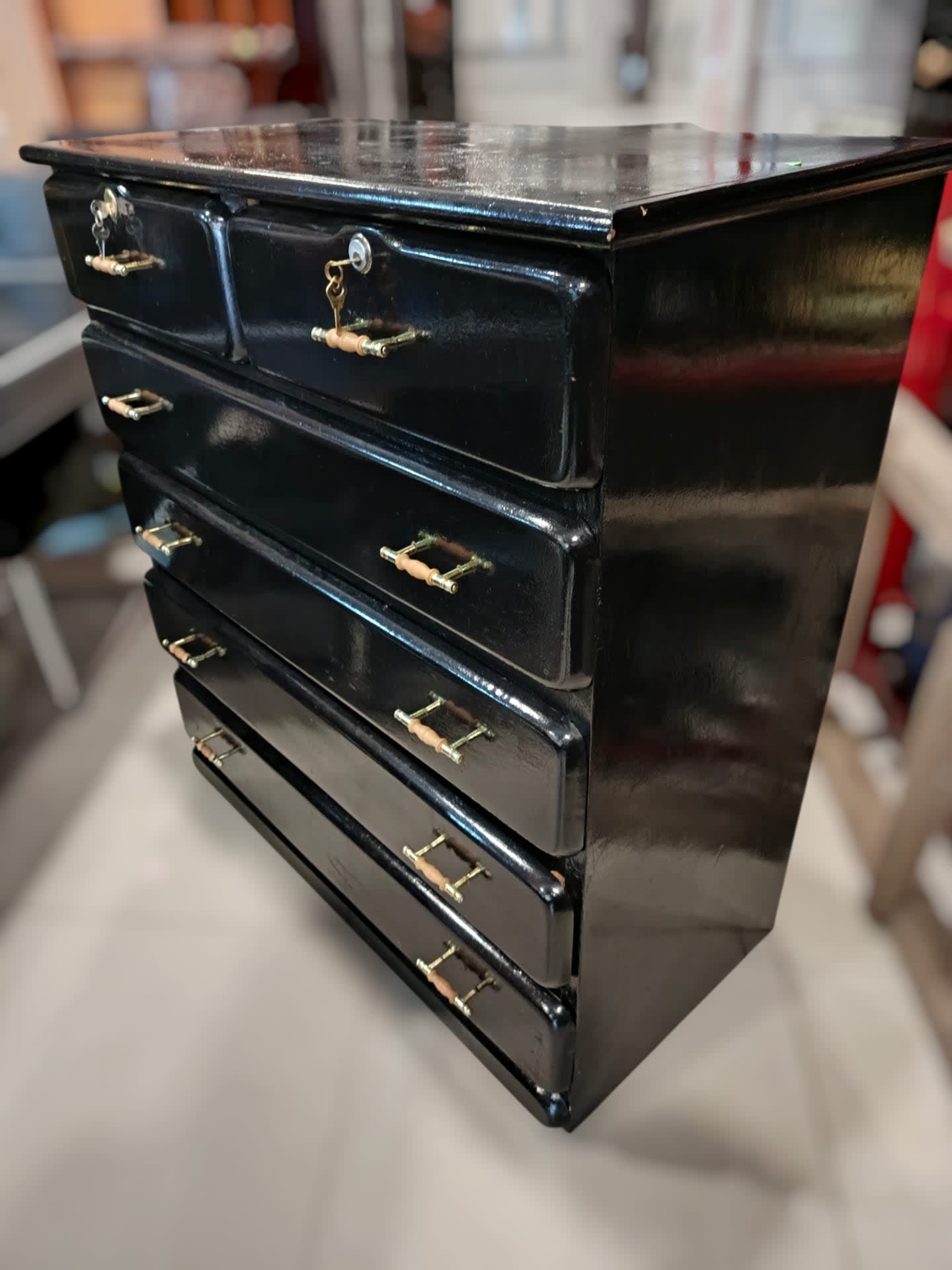 Cajonera Elegante Negra con Llaves