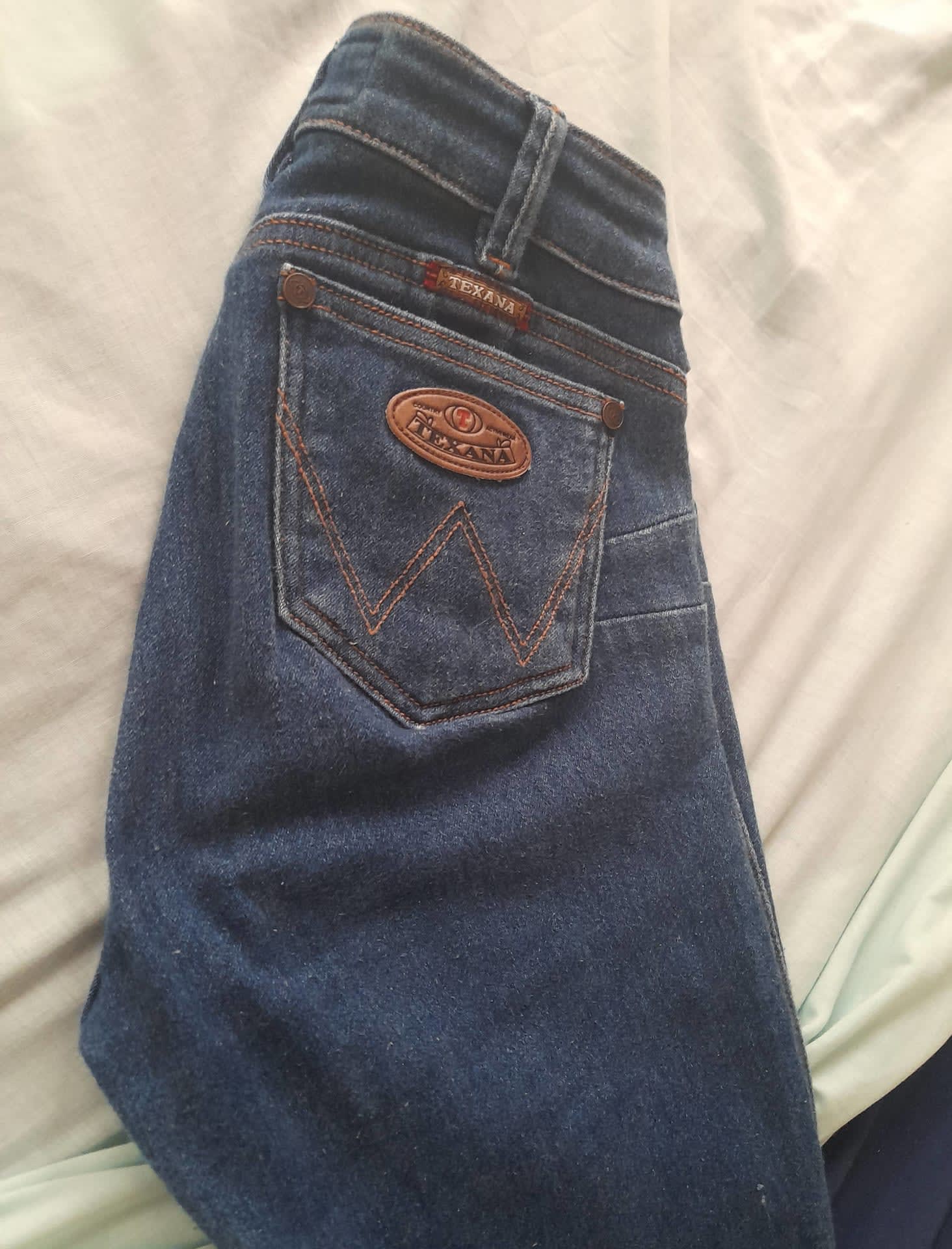 Jeans Texana Azul con Flecos Modernos — imagen 2