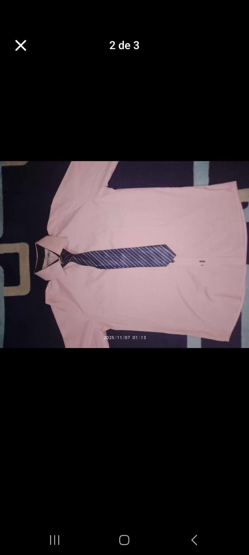 Elegante camisa rosada con corbata