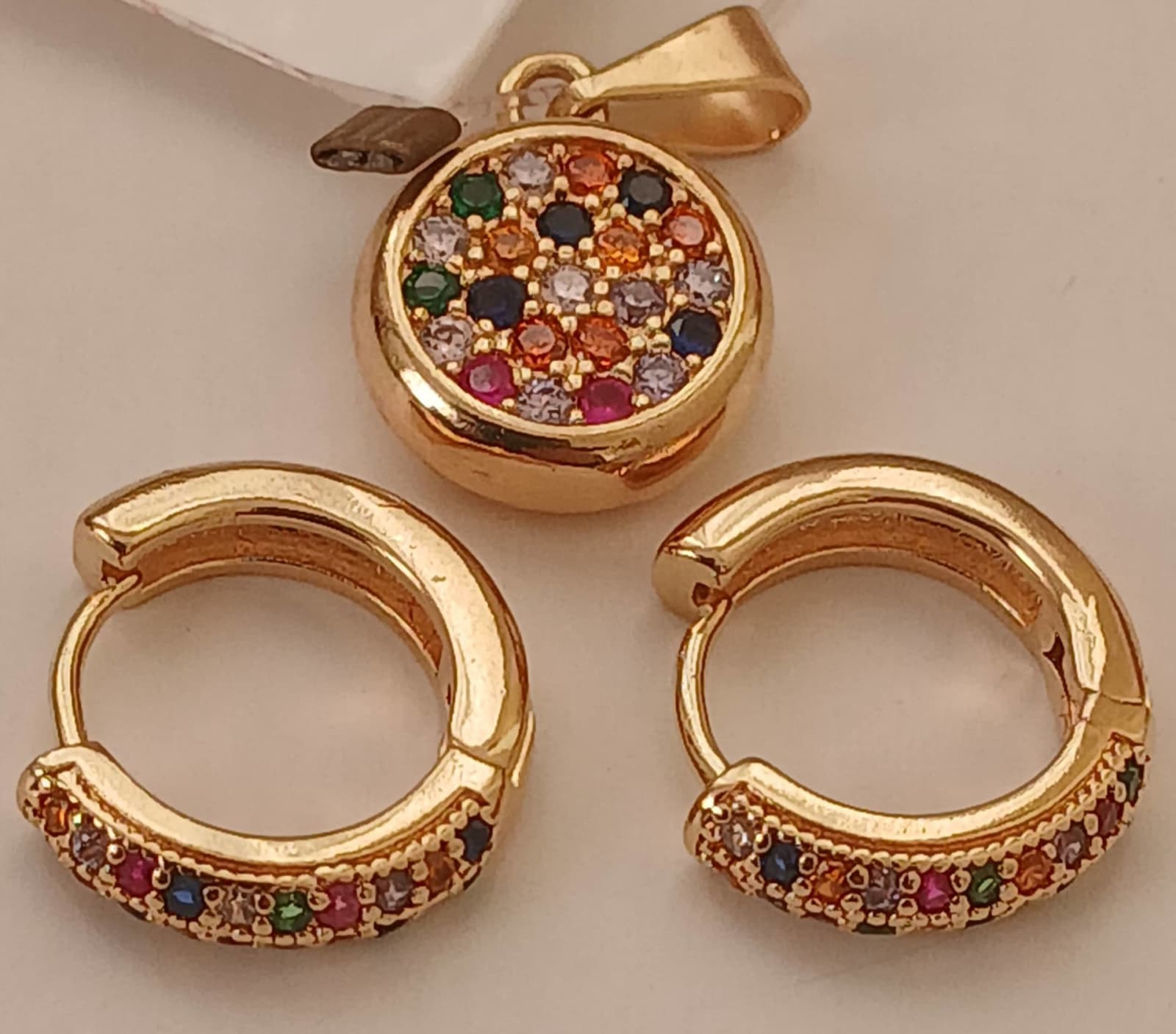Set de Aretes y Dije con Circones