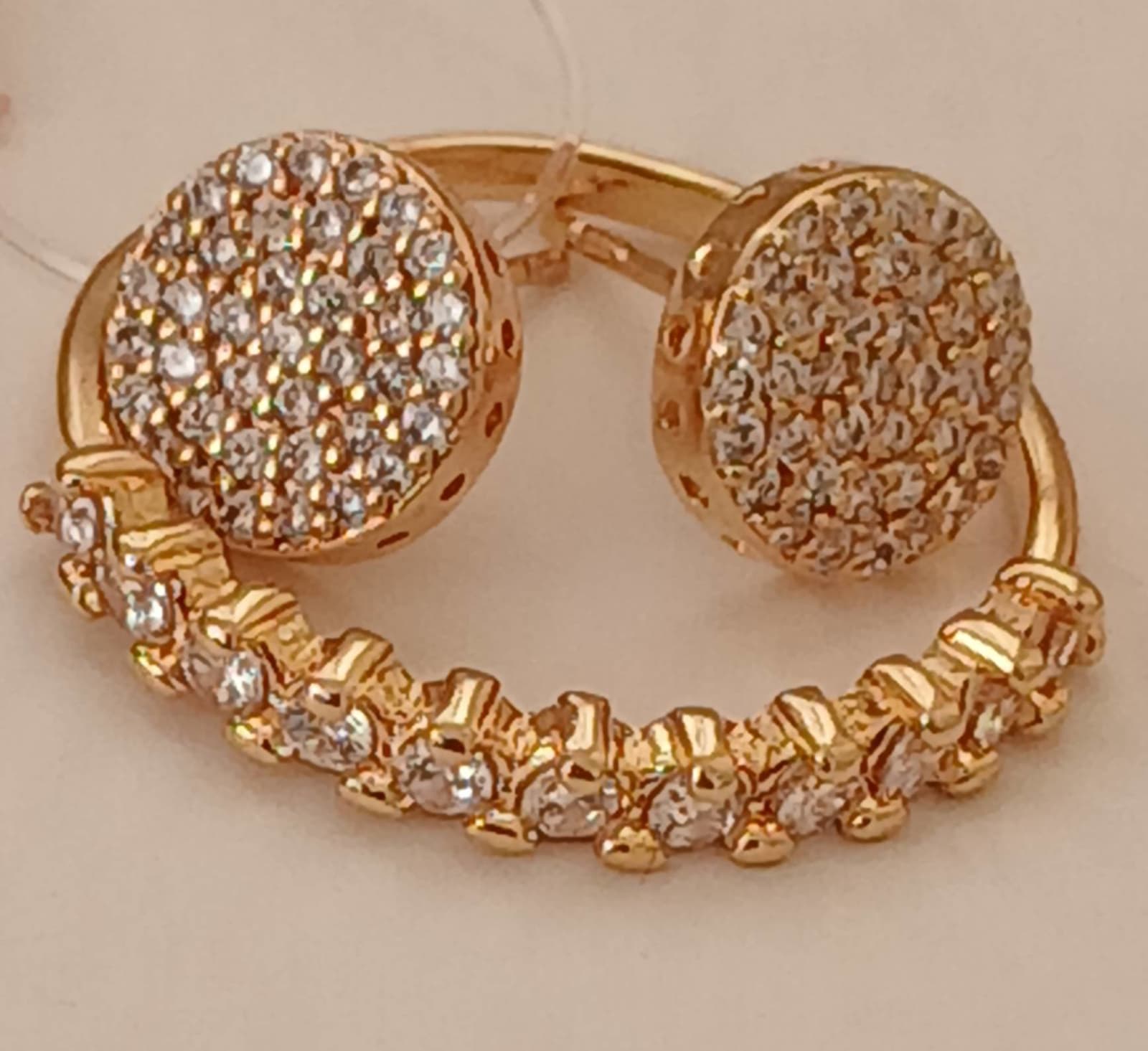 Set de anillo con aretes.