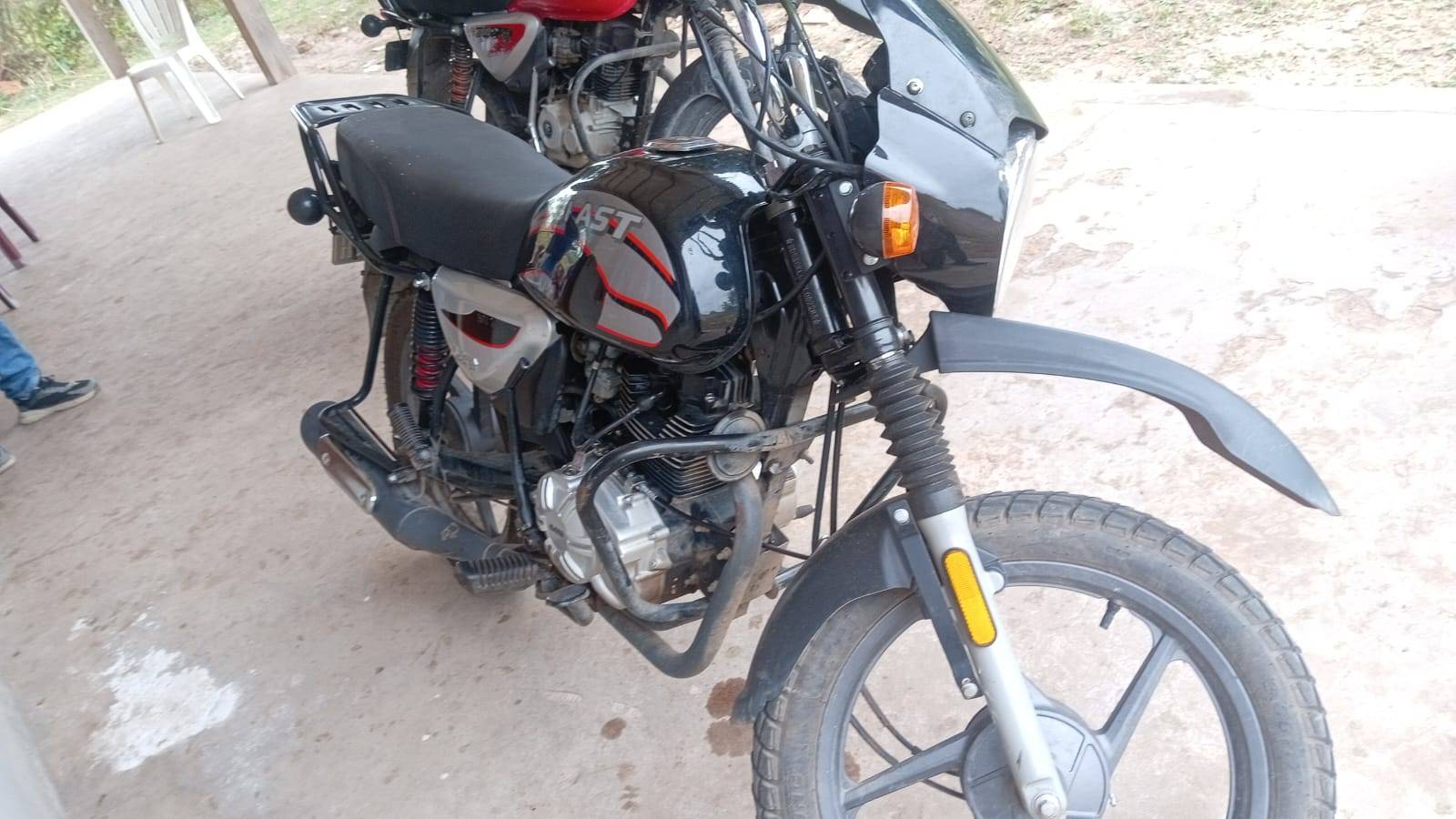 Motocicleta Blast - Buen Estado — imagen 3