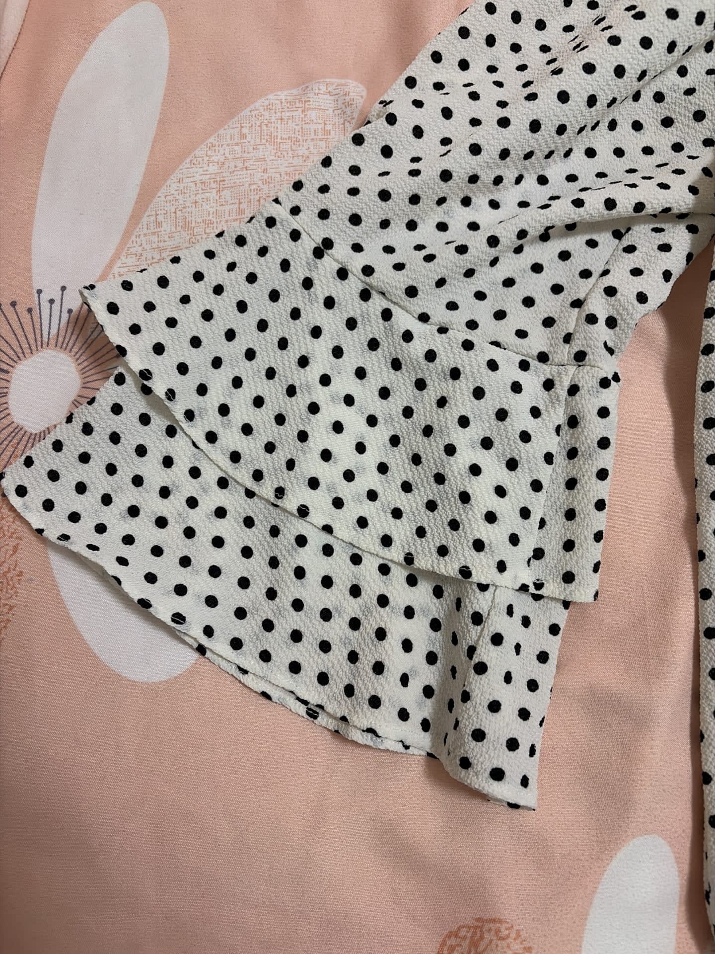 Blusa Blanca con Lunares Negros — imagen 2