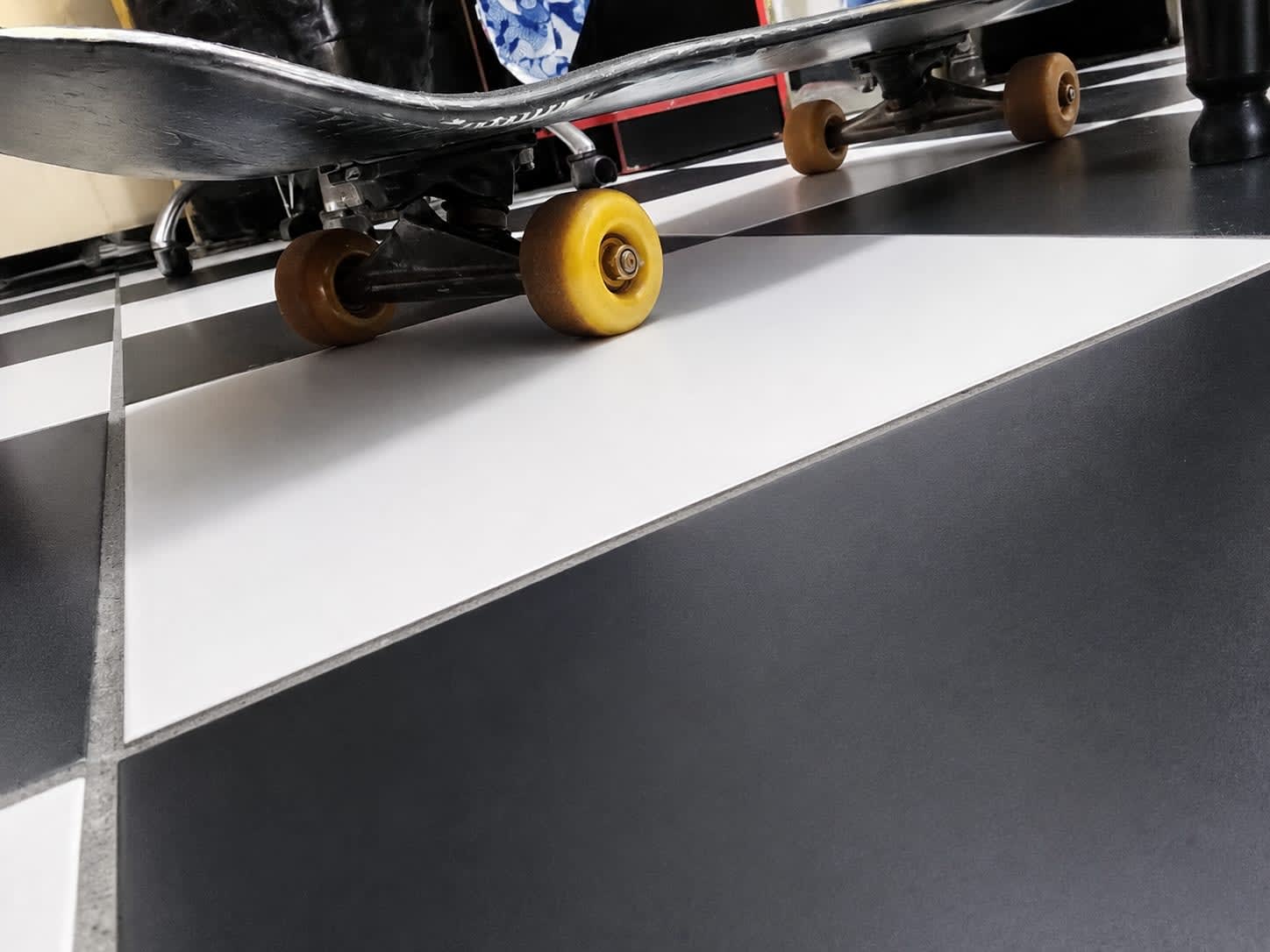 Skateboard Profesional en Buen Estado — imagen 2