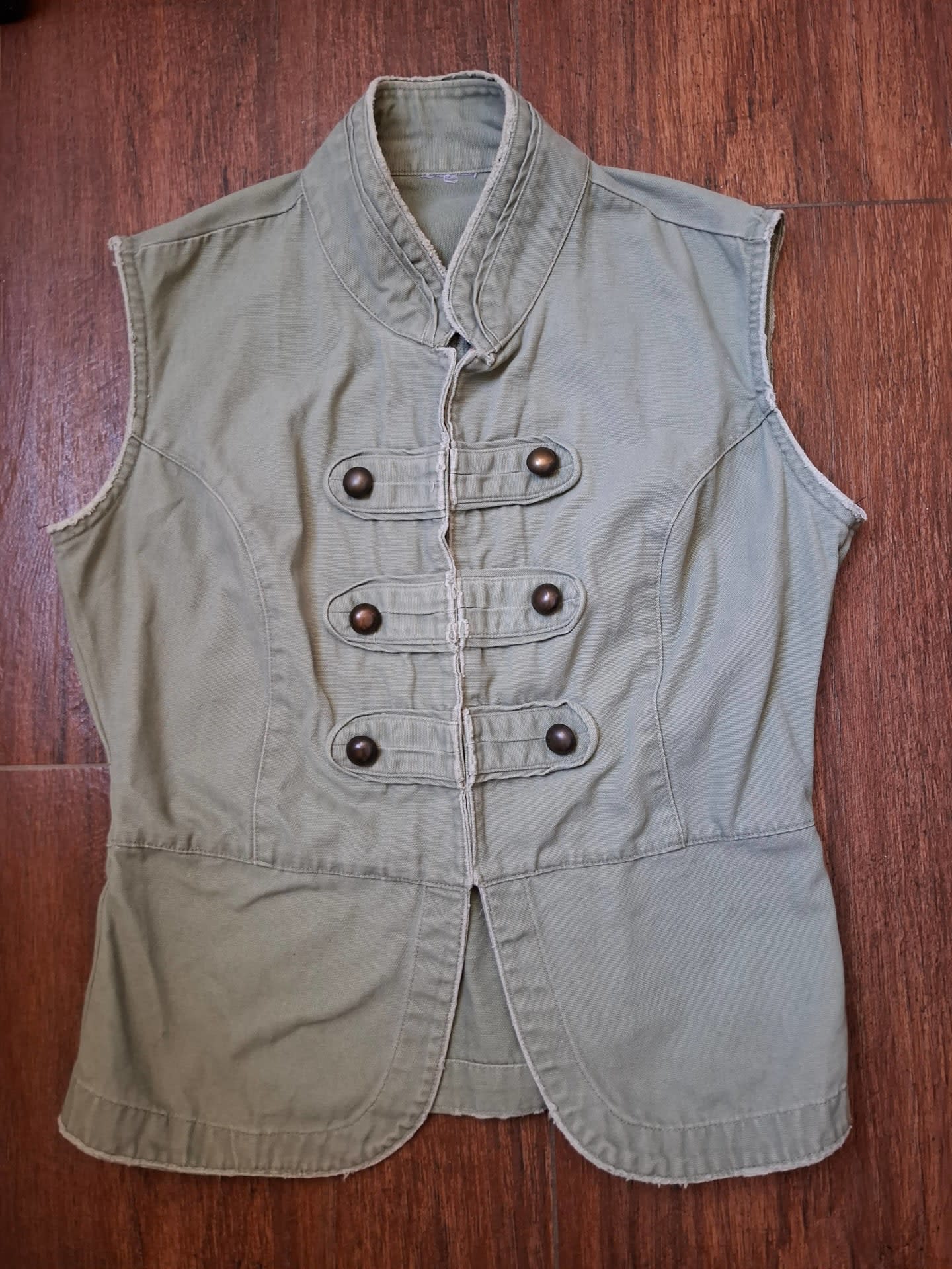 Chaleco estilo militar verde caqui