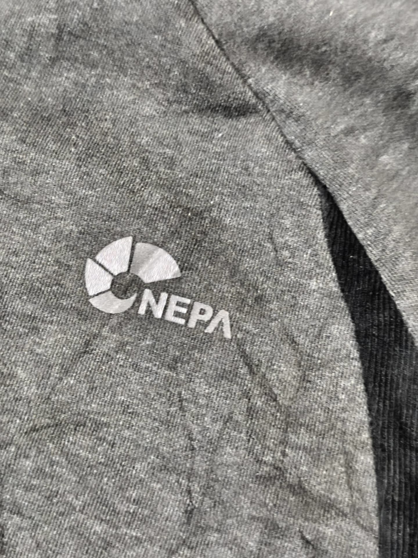 Chamarra NEPA con Capucha Gris — imagen 2