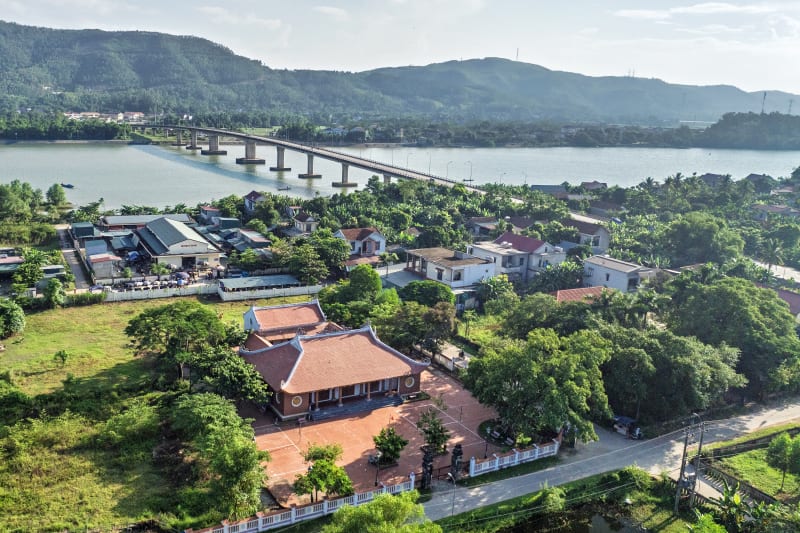 Đ&igrave;nh l&agrave;ng Lệ Sơn