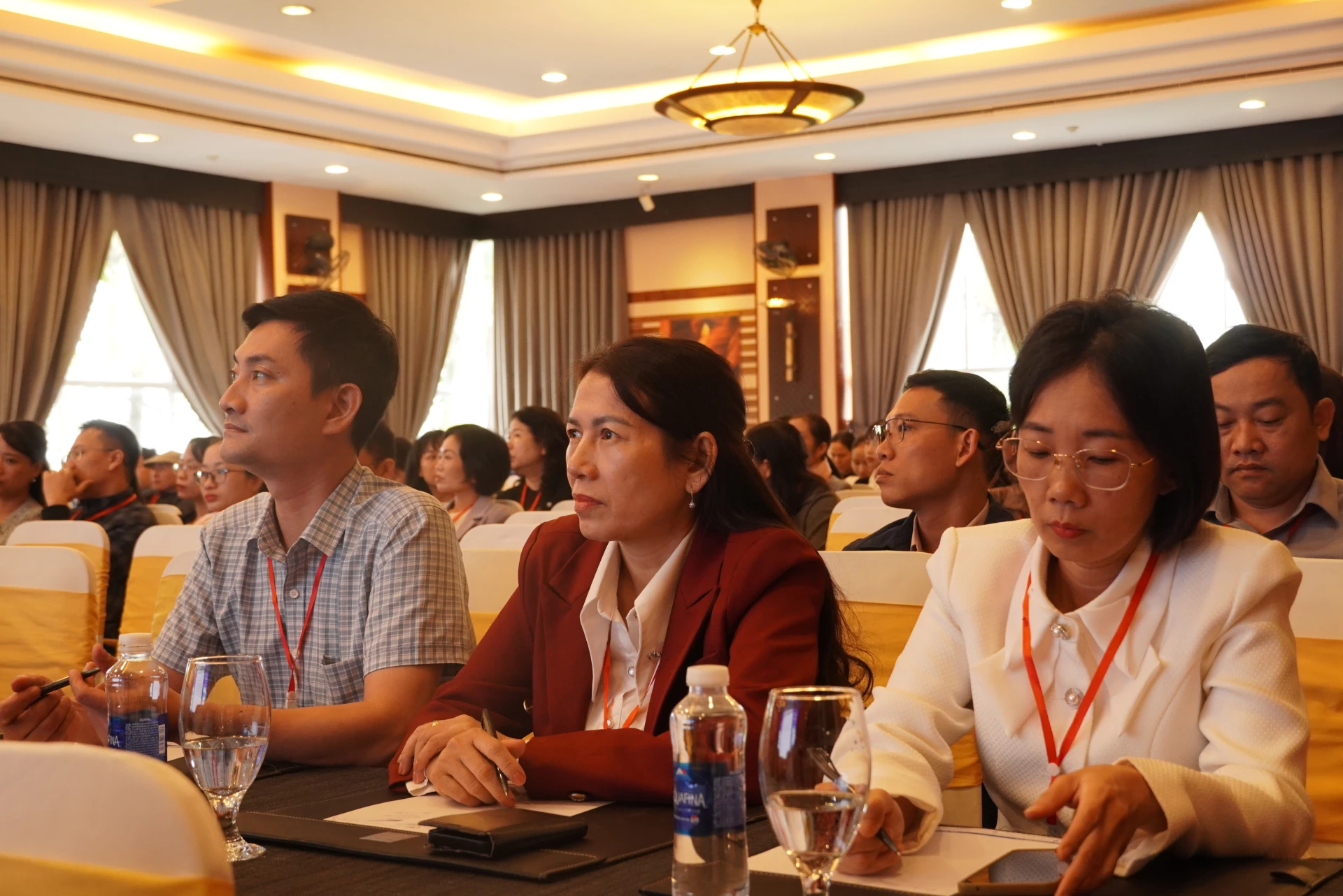 Các đại biểu tham dự hội nghị - Ảnh: H.L