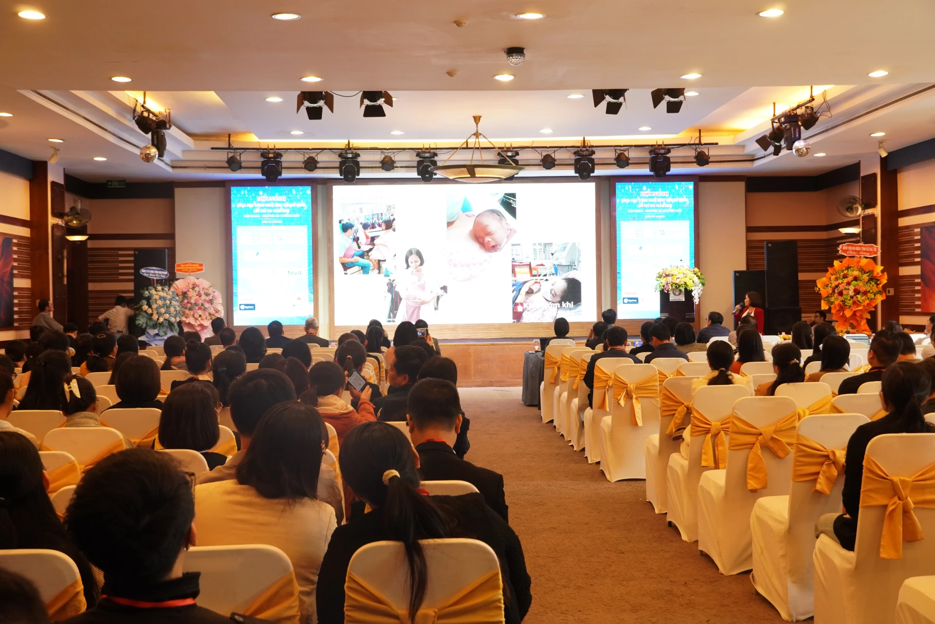 Quang cảnh hội nghị khoa học công nghệ - Ảnh: H.L