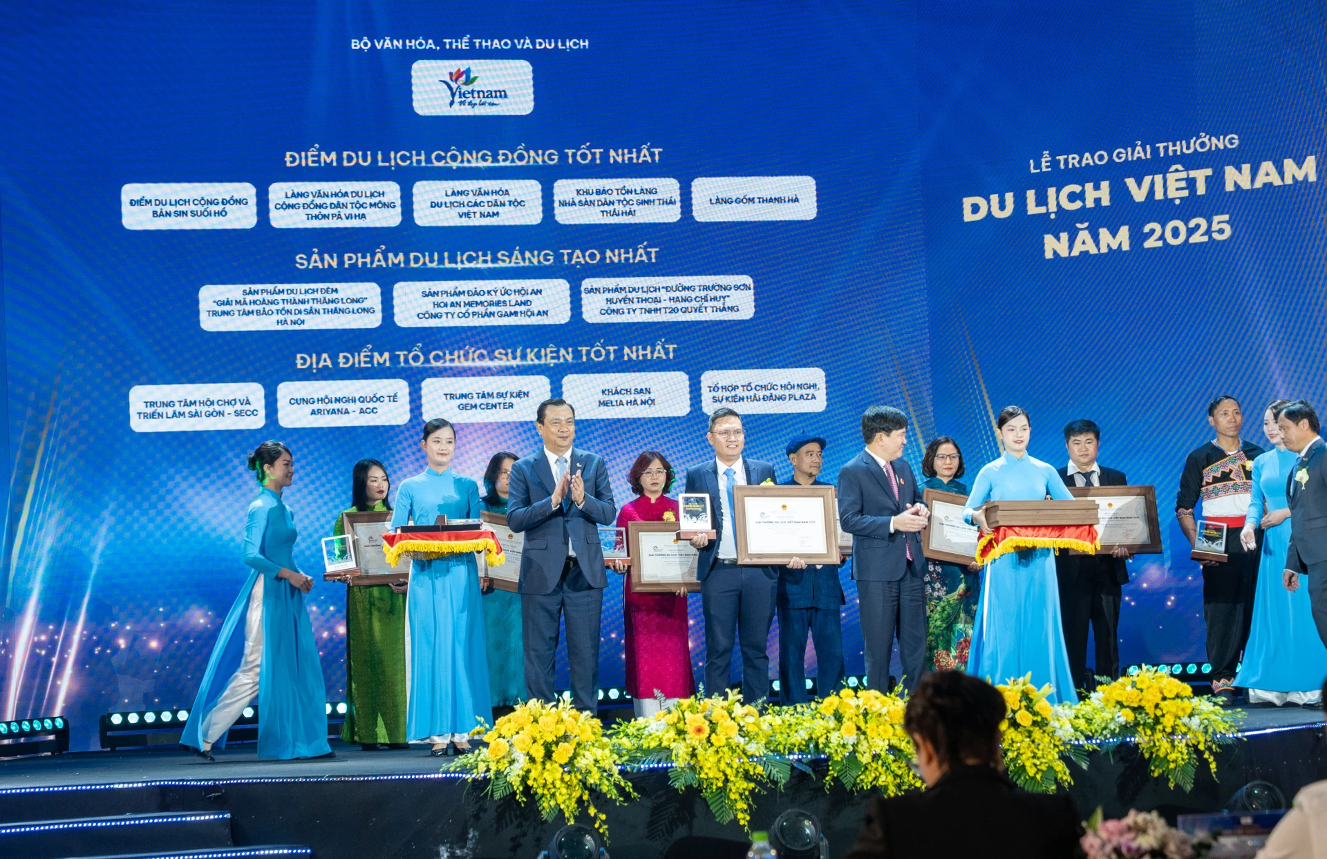 &ldquo;Đường Trường Sơn huyền thoại-Hang Chỉ Huy&rdquo; nhận Giải thưởng Du lịch Việt Nam 2025