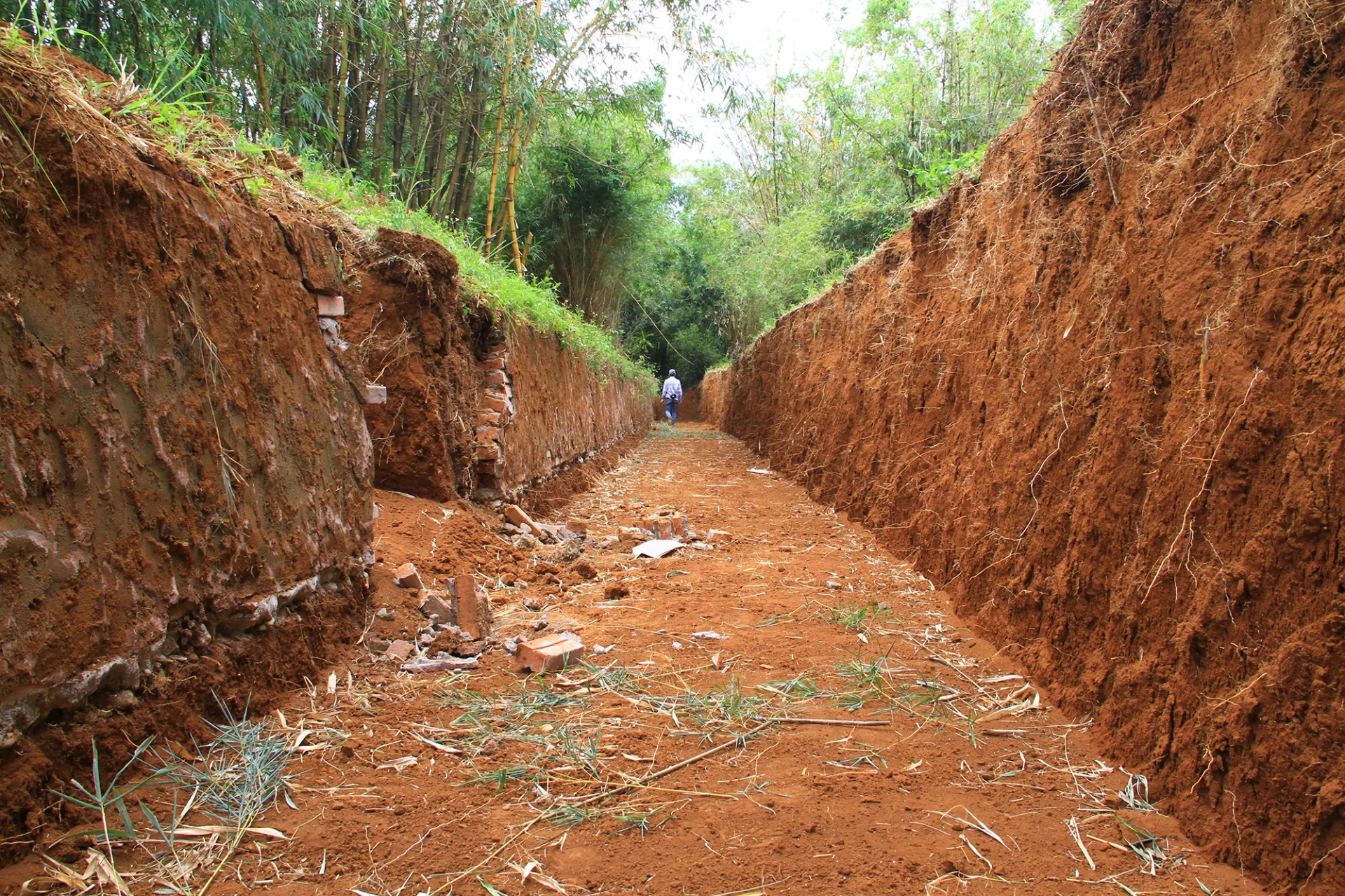 Hệ thống giao th&ocirc;ng h&agrave;o đang được t&ocirc;n tạo, n&acirc;ng cấp - Ảnh: Q.H