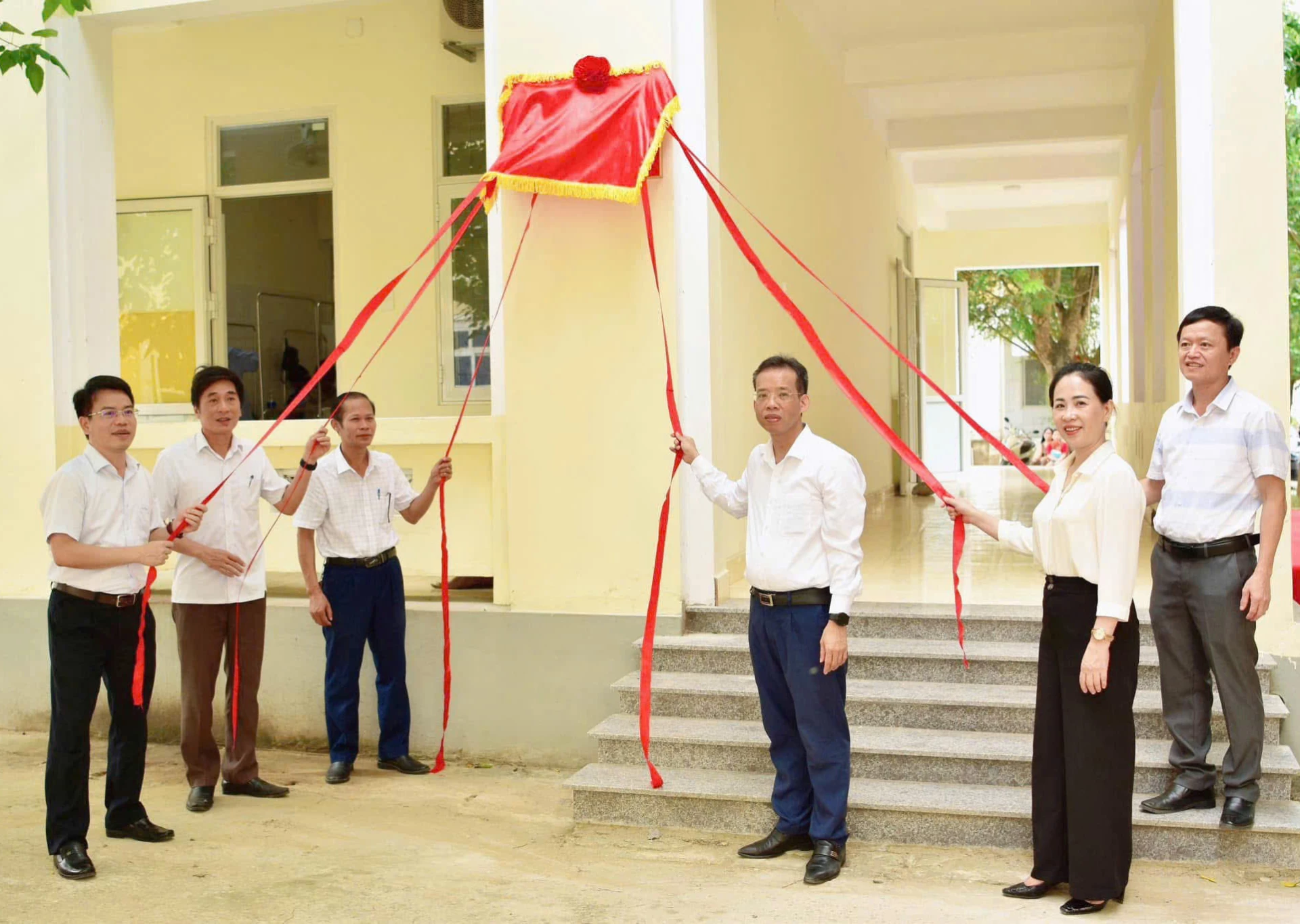 Nhiều công trình y tế, giáo dục trên địa bàn tỉnh được đầu tư xây dựng từ nguồn thu xổ số- Ảnh: C.N