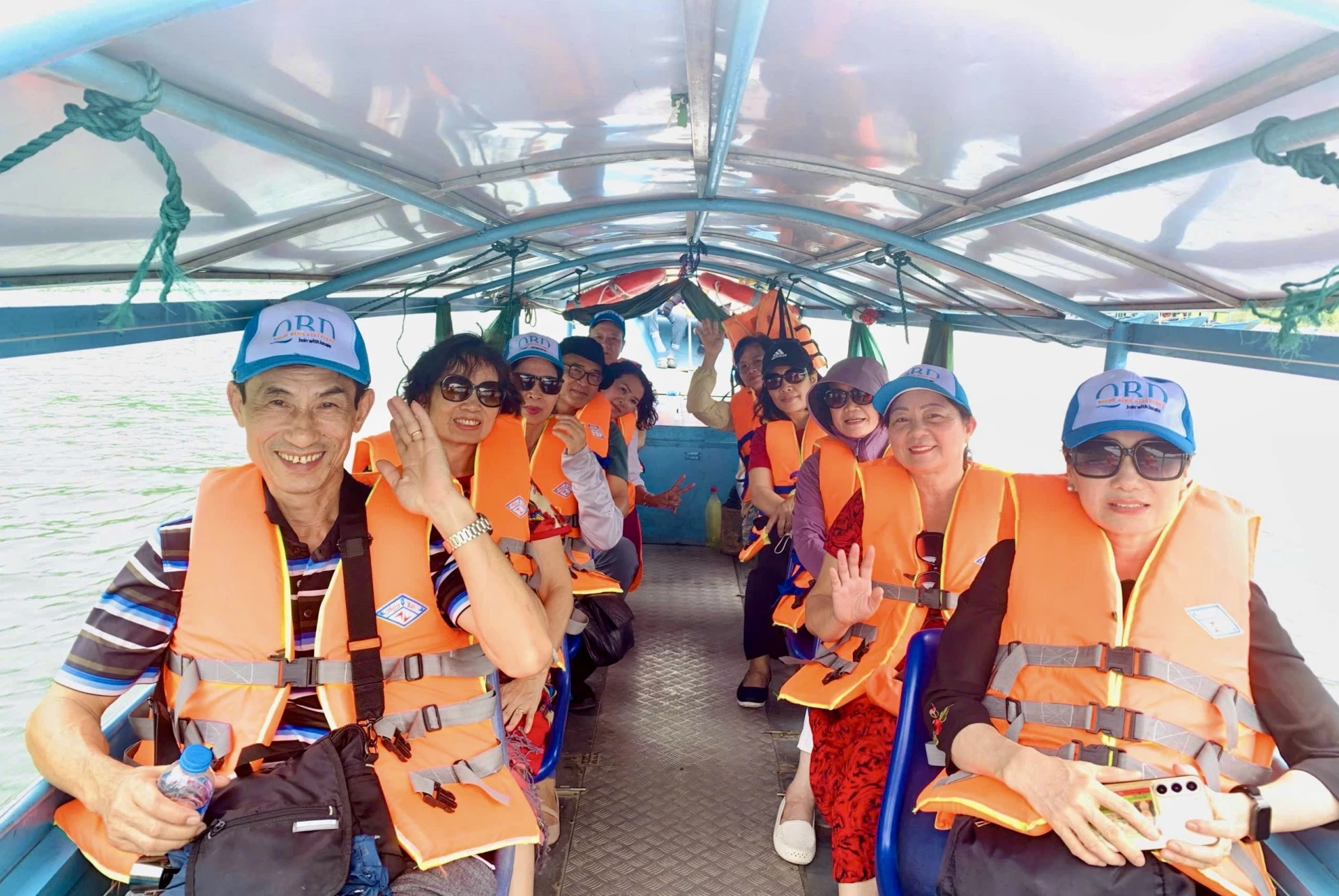 Du kh&aacute;ch th&iacute;ch th&uacute; với những trải nghiệm khi đến với Phong Nha-Kẻ B&agrave;ng.