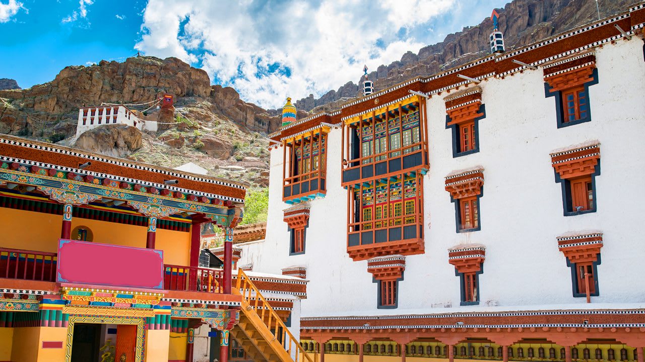Ladakh Valley & Monasteries Tour