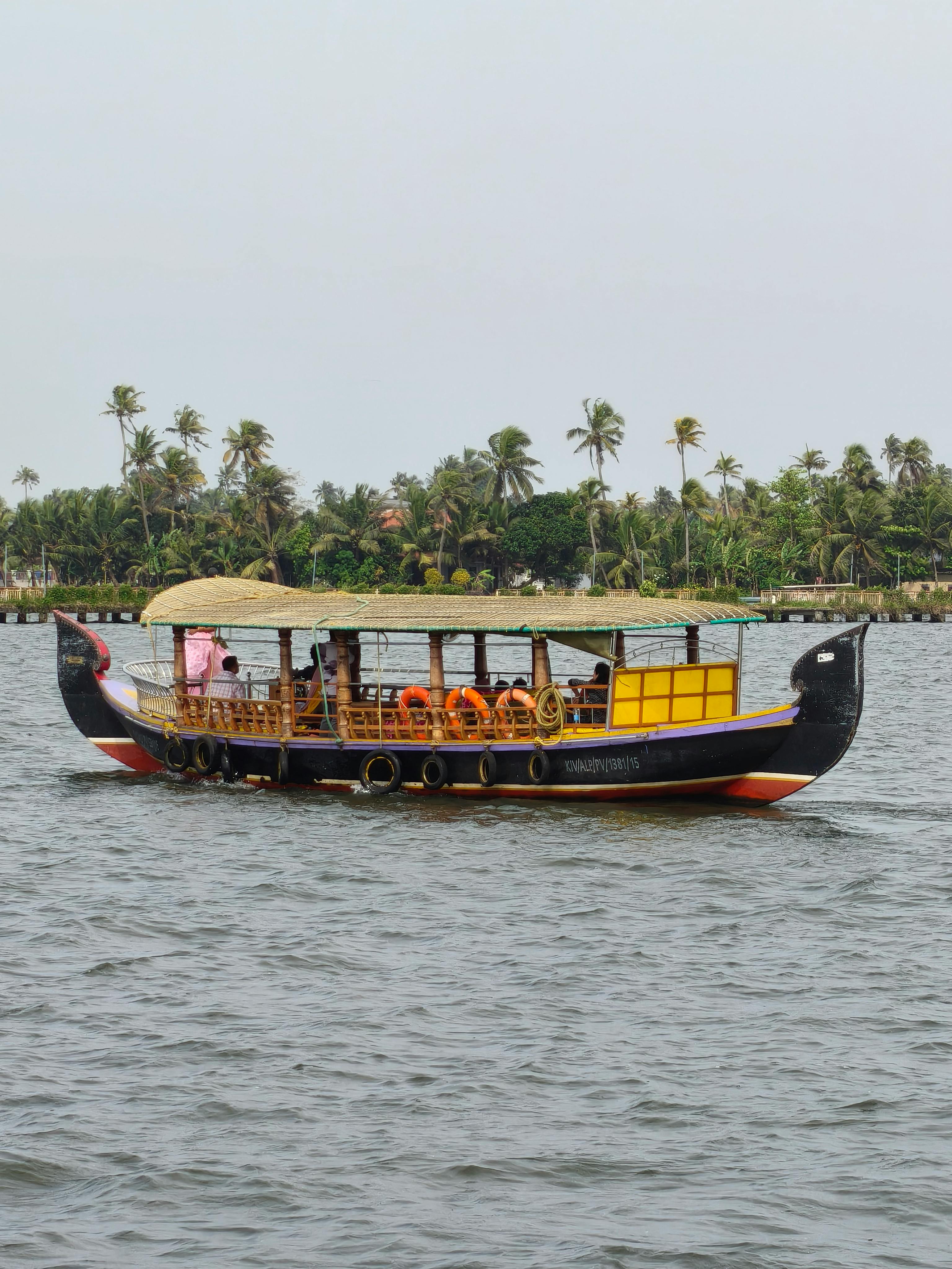 Paradise on Water: A Complete Guide to Kerala Backwaters
