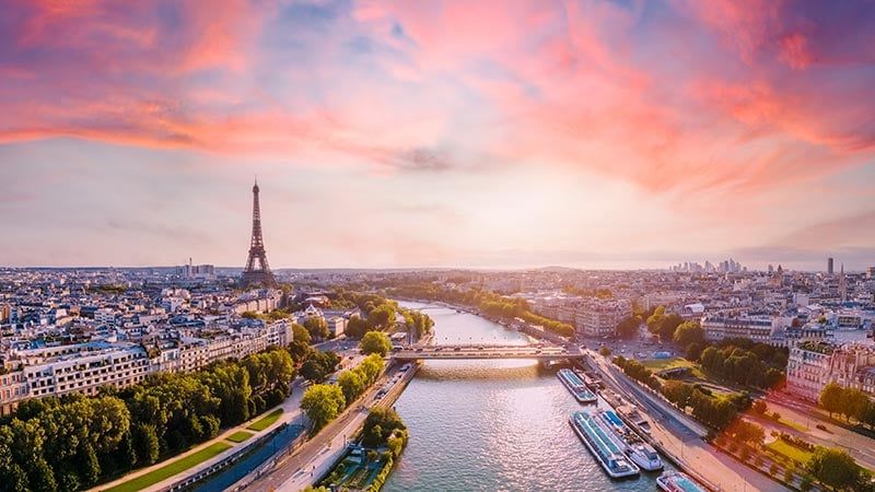 An AI Travel Guide to a Romantic Getaway in Paris