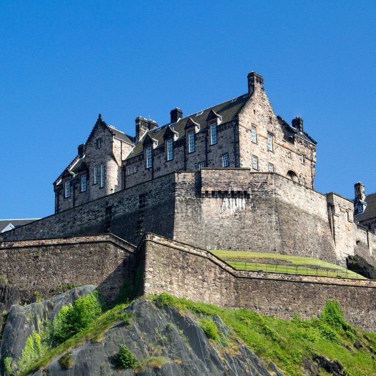Best Time to Visit Edinburgh | Booked AI