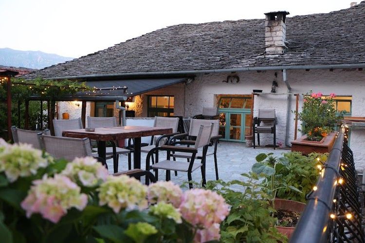 Stone City Hostel - Gjirokastër - Albania