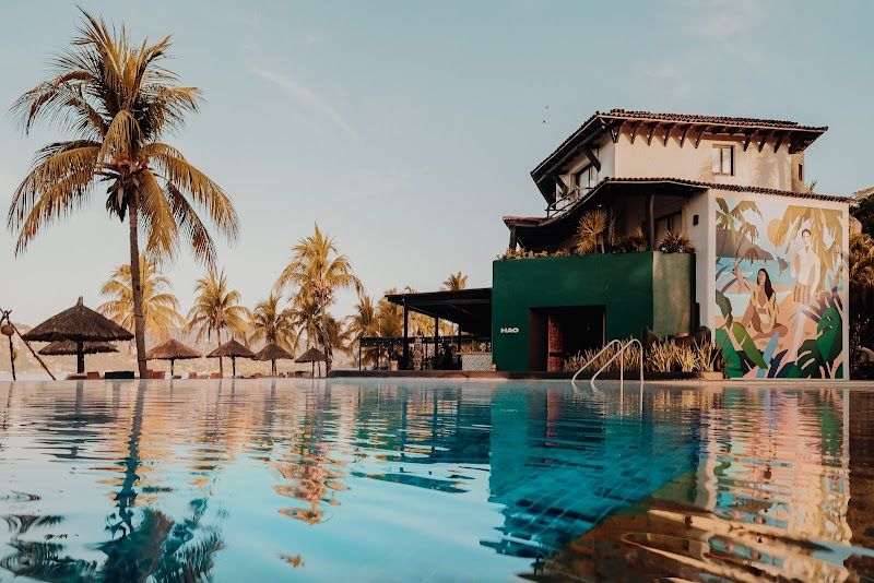 Thompson Zihuatanejo a Beach Resort