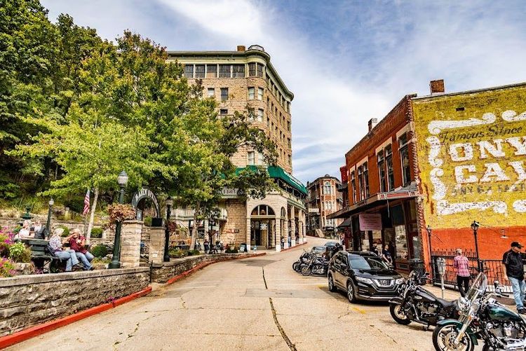 Basin Park Hotel - Eureka Springs - USA
