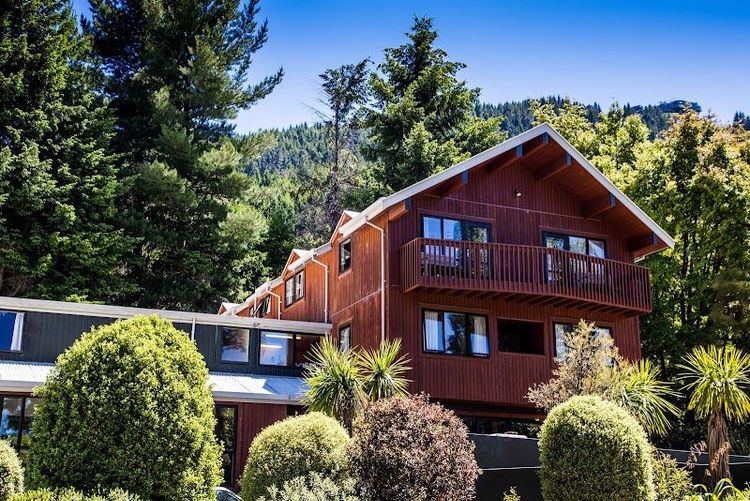 Yha Queenstown Lakefront