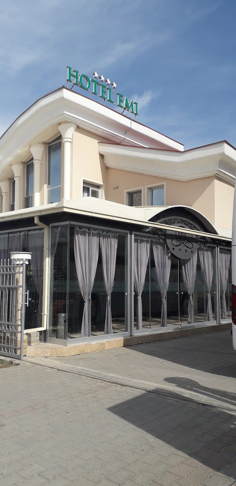 Hotel Emi