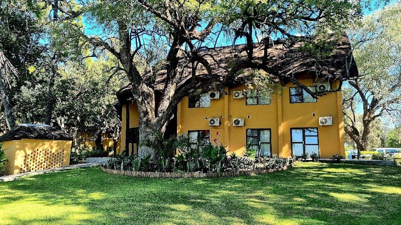 Cresta Riley's Hotel