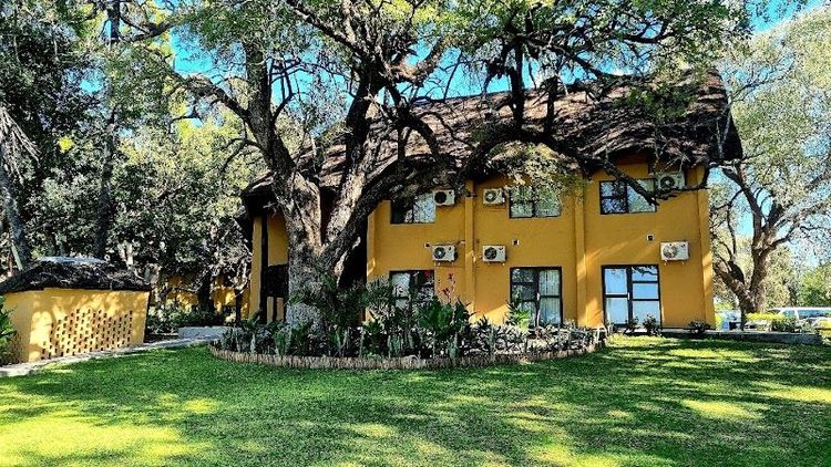 Cresta Riley's Hotel