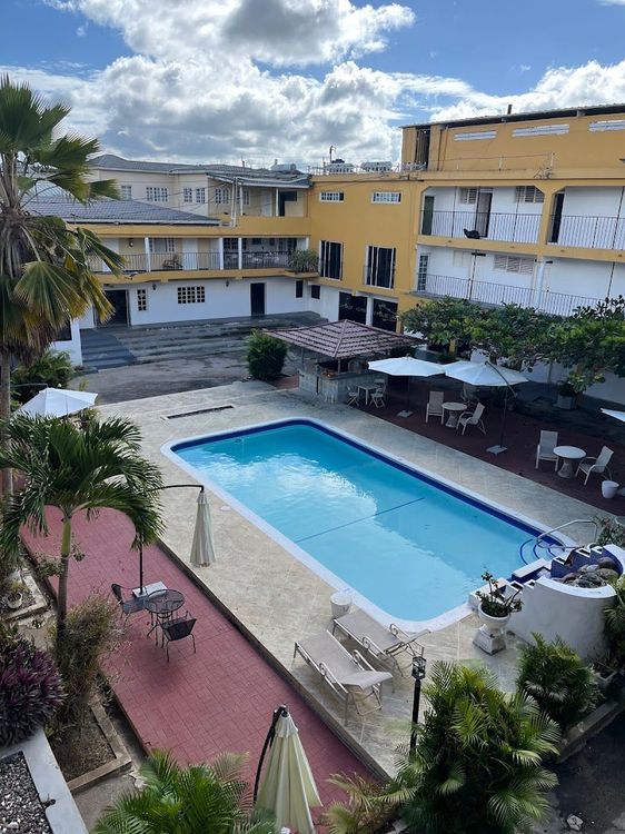 Golf View Hotel May Pen