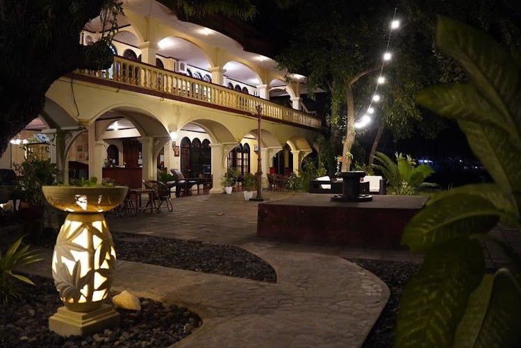 Maulana Hotel - Banda - Indonesia