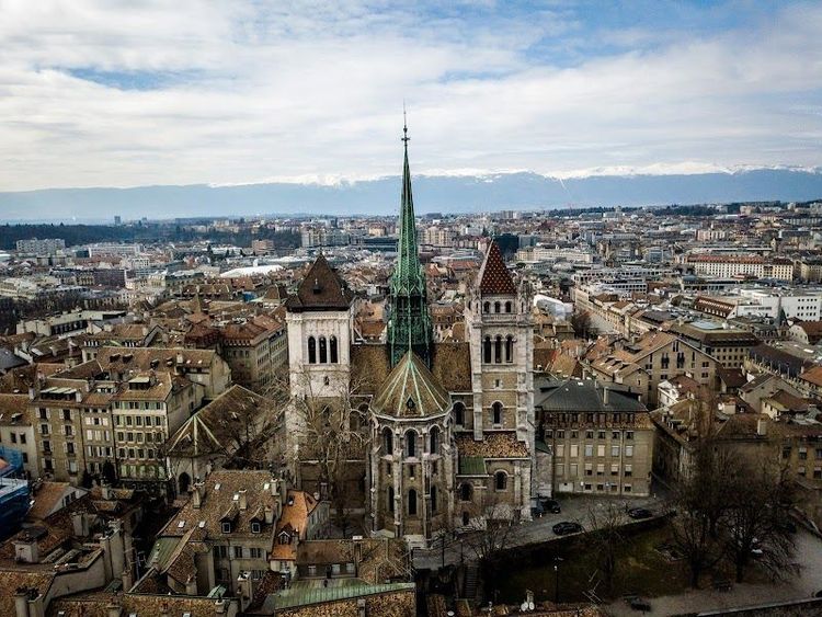 Visit the Old Town and St. Pierre Cathedral - Genève - Switzerland