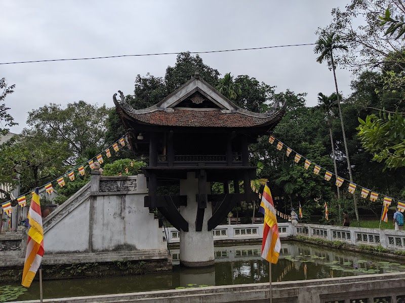 Visit Ho Chi Minh Mausoleum