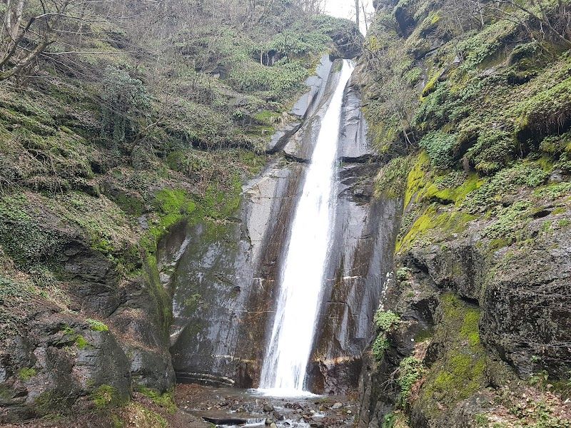 Explore the Smolare Waterfall