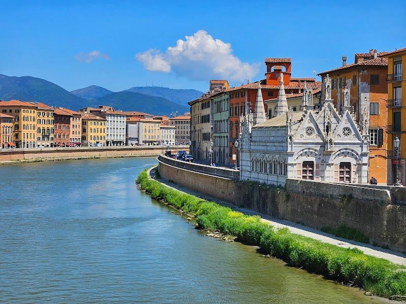 Stroll along the Arno River and visit Santa Maria della Spina