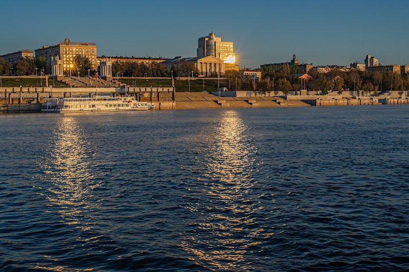 Walk along the Volga River Embankment