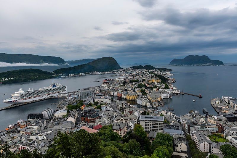 Aksla Viewpoint (Fjellstua)