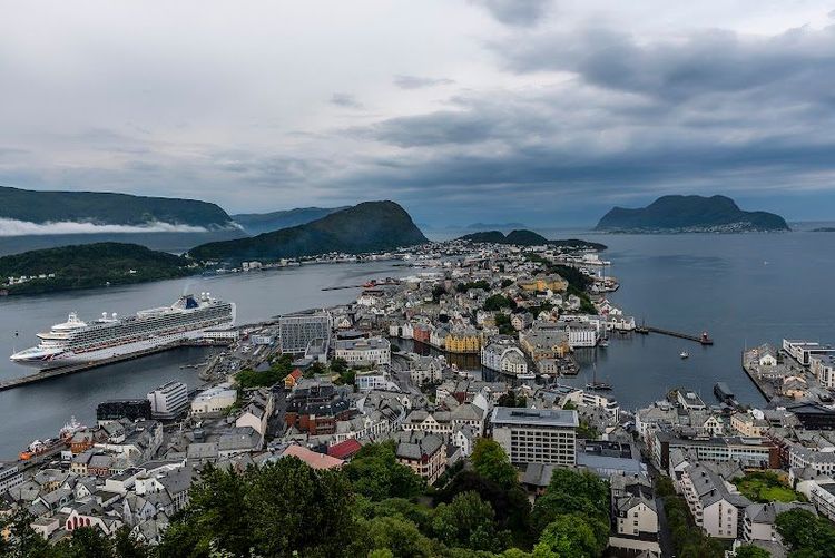 Aksla Viewpoint (Fjellstua) - Ålesund - Norway