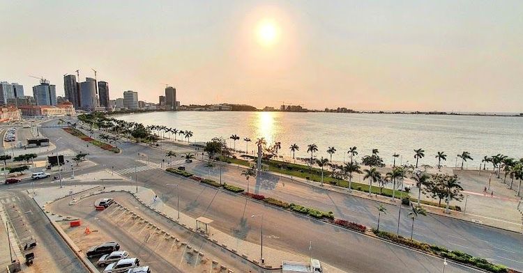 Stroll along the Marginal (Avenida 4 de Fevereiro) - Luanda - Angola